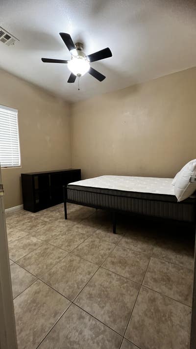 Room for rent two story house  Main Photo