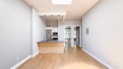 Private baths, dishwasher, AND washer/dryer!! Main Photo