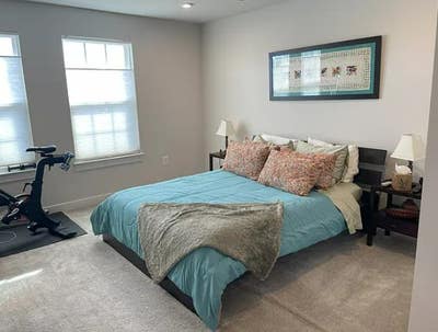Master 1 BDRM w. Full Private Bath &Walk In Closet Main Photo