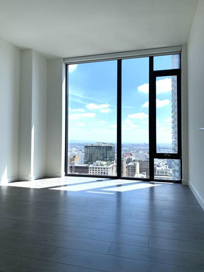Room for rent in Luxury highrise Main Photo