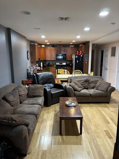 1st & Wash. No broker fee, no security deposit  Main Photo
