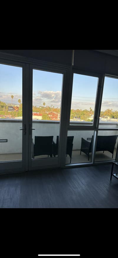Big 1 BR with Hollywood Hills View Main Photo