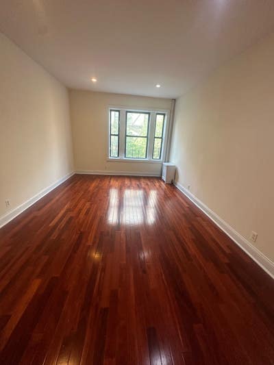 Large 3 Bedroom, 1.5 Baths - Fort Washington Ave Main Photo