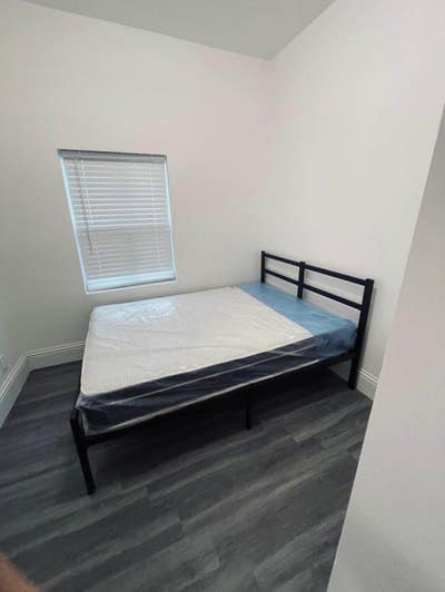 Room for rent in Hallandale beach Main Photo