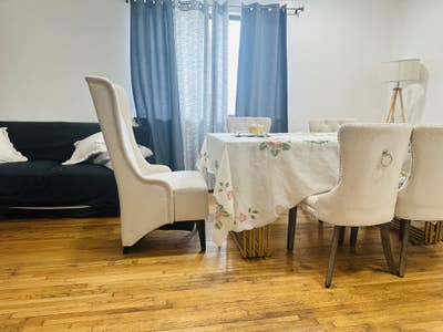 Extra Room for rent Main Photo