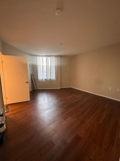 Large room with Private bath- Union station dtla Main Photo