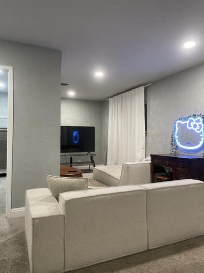 Beautiful home w pool in Paradise Palms  Main Photo