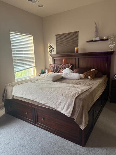 Multiple rooms available in townhome Main Photo