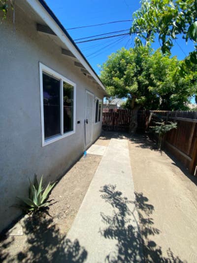 1 BR house Main Photo