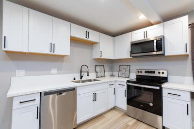Best location. Close to Downtown and the arts Dist Main Photo