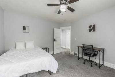   SUPER HOST   ðŸšŽ Affordable Rooms | Easy Bus Acce Main Photo