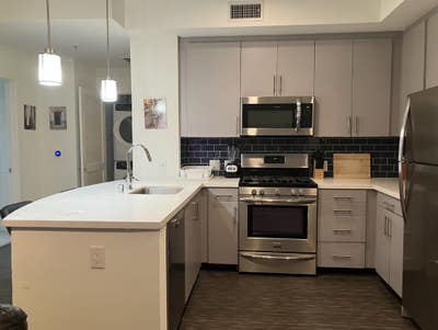 Indulge in Luxurious Living: Spacious Furnished Ma Main Photo