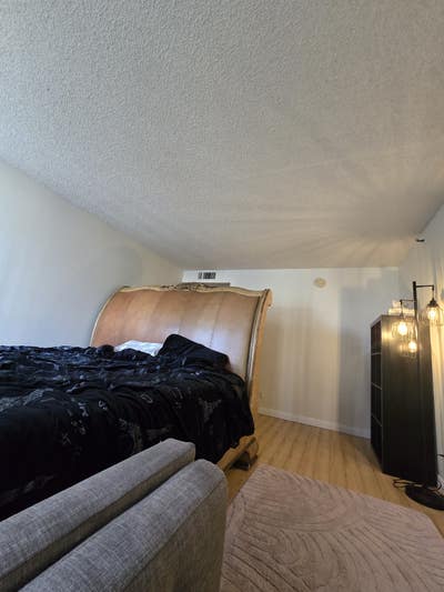 Markdown!! Condo roomates wanted. Main Photo