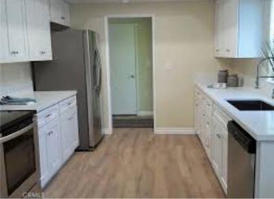 Looking to share my home with a female student Main Photo