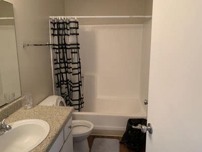 Master bedroom for chearper price Main Photo