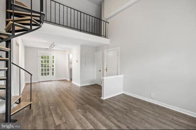 Looking for a 21-25 year old roommate Main Photo
