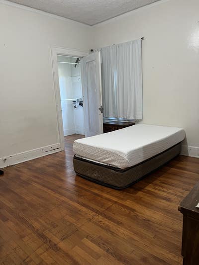 A spacious room  and a small room  Main Photo