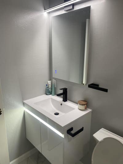 Room in a single house  Main Photo