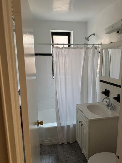 Spacious room Main Photo