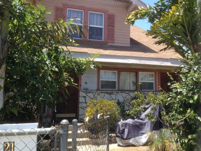 One room for rent Main Photo