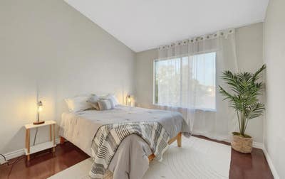 Spacious Modern home for rent only women Main Photo
