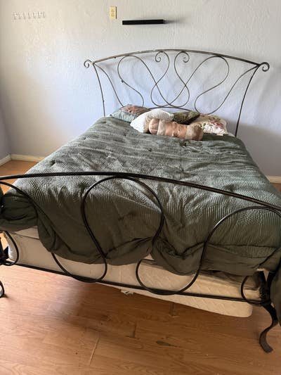 Room for rent on five acre ranch in Gavilan Hills Main Photo