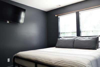 First Month Free_Furnished King Room Near Campus  Main Photo