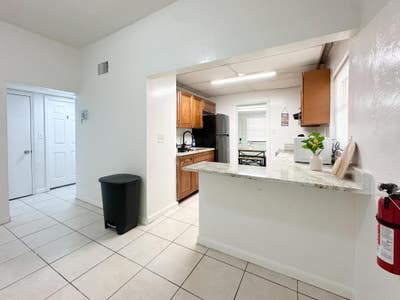 Forest Hills !! Cozy & homey Tampa House . Close t Main Photo