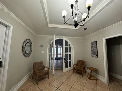 Spacious & Comfy Home in East Dallas ― Near Shops  Main Photo