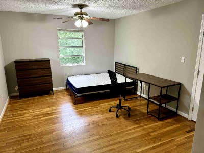Cozy 1 Roomprivate full bathroom for Rent near KS Main Photo