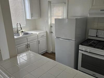 Cozy Single Unit in HawthorneCA | Available 8 | $m Main Photo