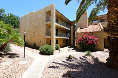 Heart of Scottsdale updated condo & highly desirab Main Photo