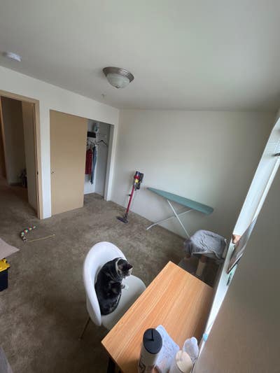Room available right by the river! Main Photo