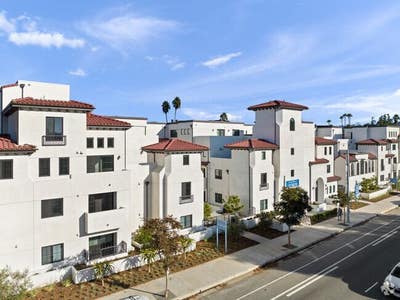  High-End  Brand New Apartment in Great Location Main Photo