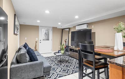 1 Bedroom Apt with full Kitchen and Bathroom Main Photo