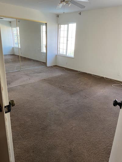 Huge Master bedroom for rent Couples welcomed !! Main Photo