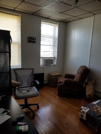 4 BRs and 2 bathrooms close to light rail station Main Photo
