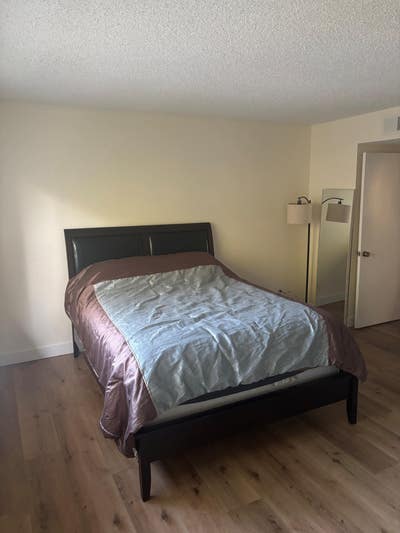 Furnished Room with Private Bathroom & Parking Main Photo