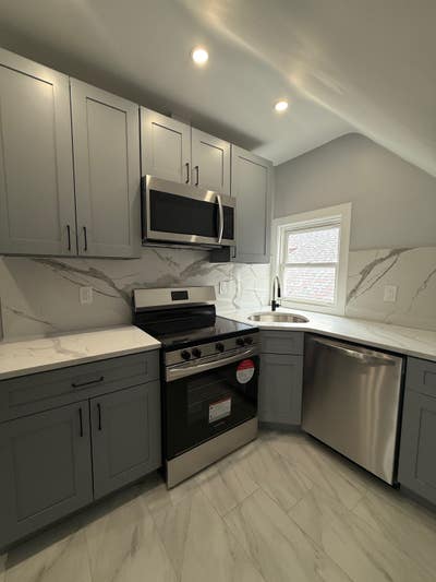 Bright Room Available Near Midtown Manhattan Main Photo