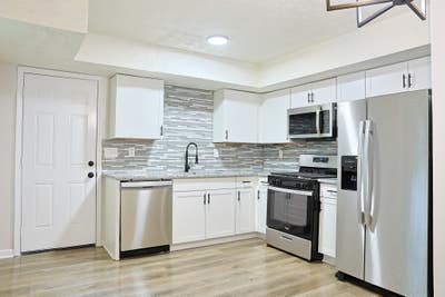 Basement Suite w/Private Bath For Rent $1150 (OBO) Main Photo