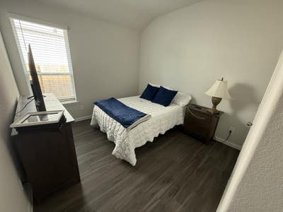 Furnished 1 bedroom  Main Photo
