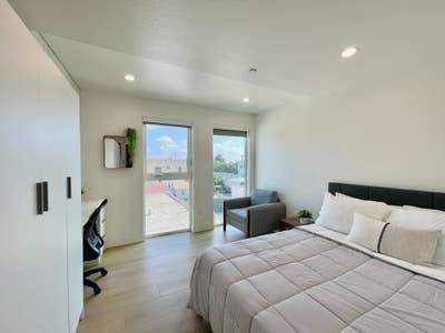 Los Feliz Private Suite - Brand New Building Main Photo