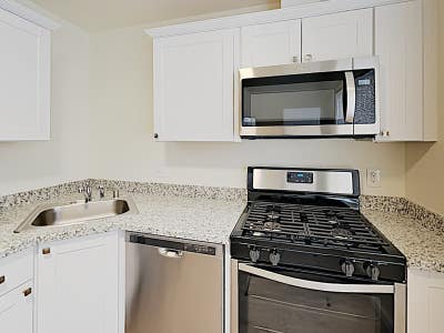 Peaceful _Bedroom Apartment Near Land Park and Sac Main Photo
