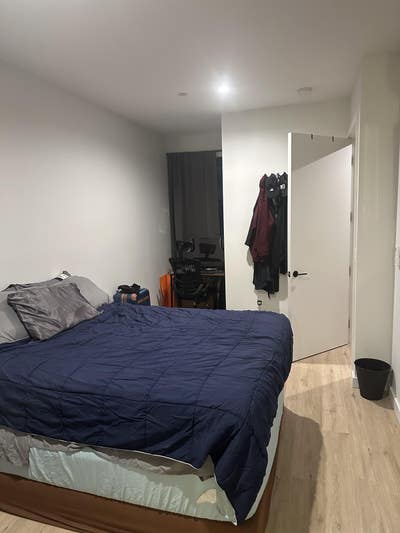 Large Bedroom w/ Private Bathroom Main Photo
