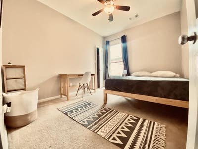 Bright private room in Spring Main Photo
