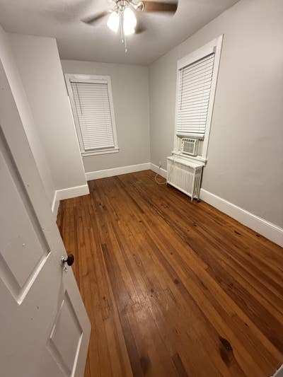 Roommate wanted downtown Main Street mullica hill Main Photo