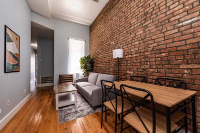 Room in Brooklyn on a flexible lease Main Photo