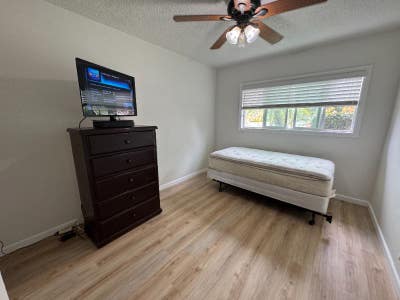 10' x 13' Bedroom + private bathroom for rent in p Main Photo