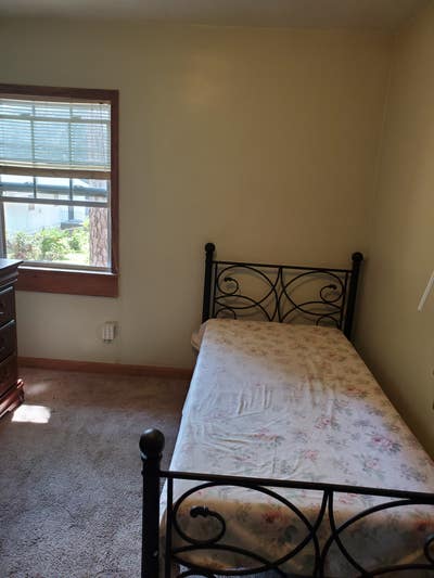 Available rooms in a decent area  Main Photo