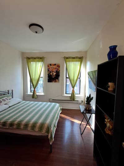 Room for rent in 2 bedroom ap. Main Photo